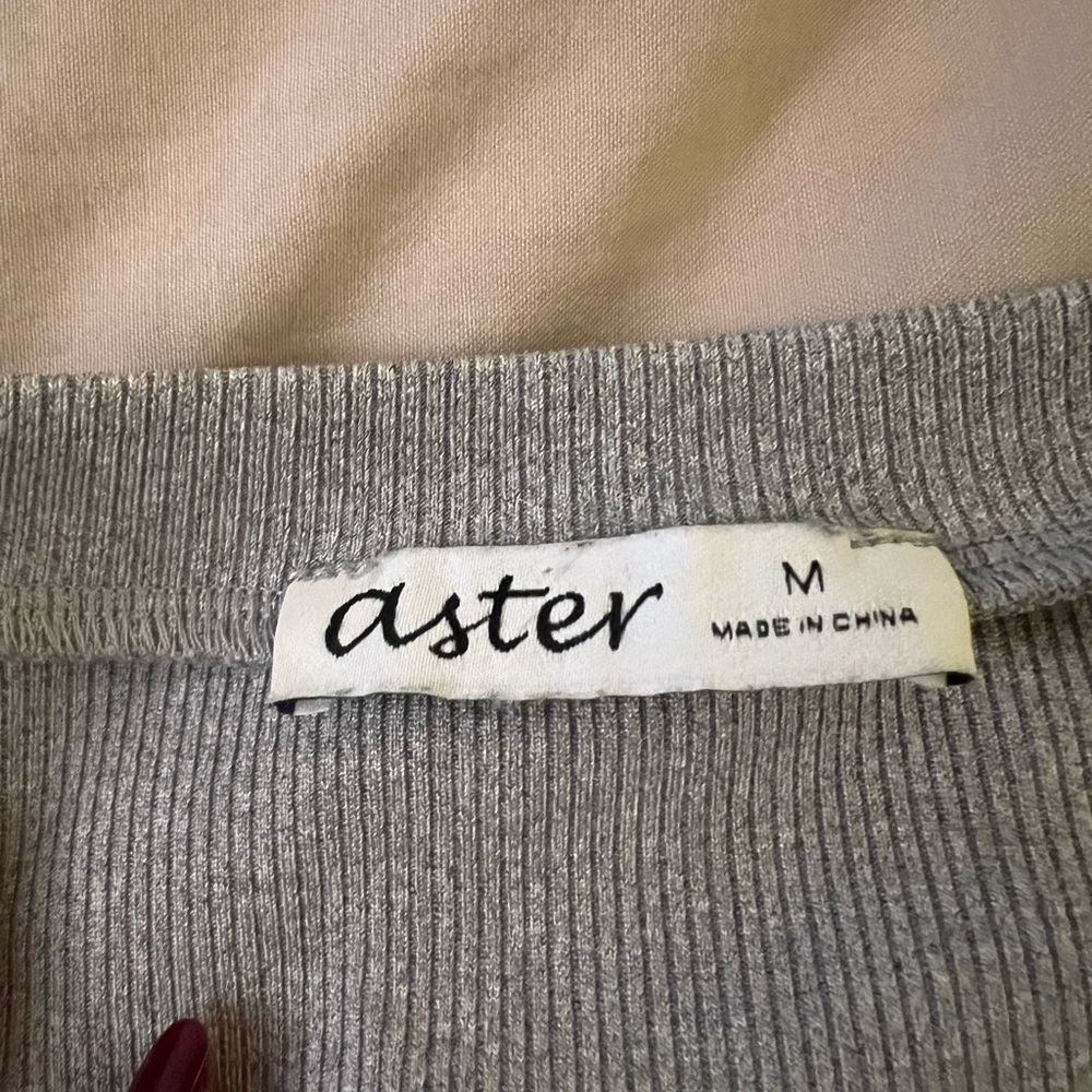 Custer Gray Ribbed Crop Top - Picture 3 of 3